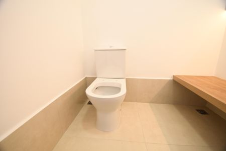 Casa de condomínio à venda com 360m², 3 quartos e 4 vagasLavabo