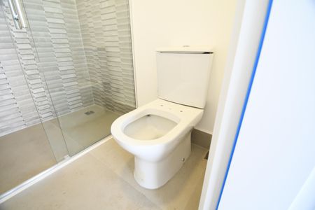 Casa de condomínio à venda com 360m², 3 quartos e 4 vagasBanheiro de serviço