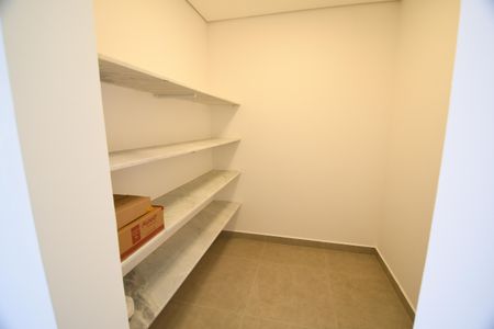 Casa de condomínio à venda com 360m², 3 quartos e 4 vagasDespensa