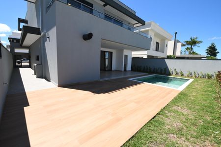 Casa de condomínio à venda com 360m², 3 quartos e 4 vagasPiscina / Quintal