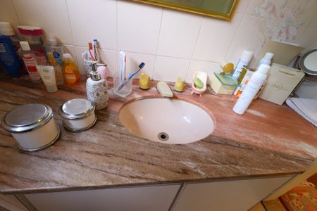 Apartamento à venda com 190m², 4 quartos e 2 vagasBanheiro da Suíte - Pia