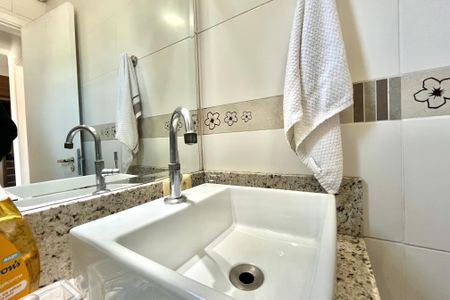 Apartamento à venda com 53m², 2 quartos e 1 vaga Apartamento à venda com 53m², 2 quartos e 1 vagaBanheiro