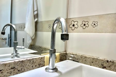 Apartamento à venda com 53m², 2 quartos e 1 vaga Apartamento à venda com 53m², 2 quartos e 1 vagaBanheiro