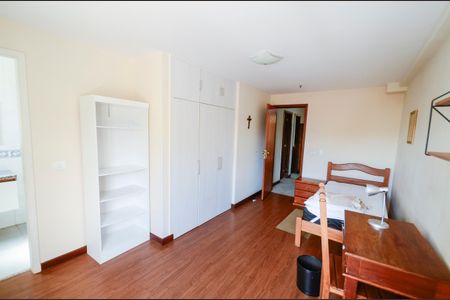 Casa à venda com 1884m², 8 quartos e 5 vagas Casa à venda com 1884m², 8 quartos e 5 vagasSuíte 4