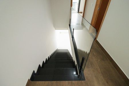 Casa à venda com 220m², 3 quartos e 4 vagas Casa à venda com 220m², 3 quartos e 4 vagasEscada/Corredor