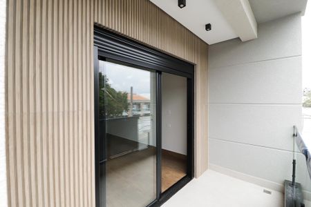 Casa à venda com 220m², 3 quartos e 4 vagas Casa à venda com 220m², 3 quartos e 4 vagasVaranda da Suíte 3