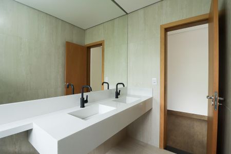 Casa à venda com 220m², 3 quartos e 4 vagas Casa à venda com 220m², 3 quartos e 4 vagasBanheiro da Suíte 3