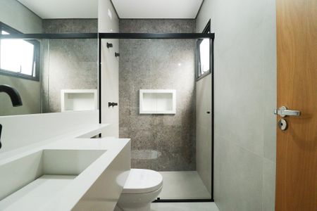 Casa à venda com 220m², 3 quartos e 4 vagas Casa à venda com 220m², 3 quartos e 4 vagasBanheiro da Suíte 2