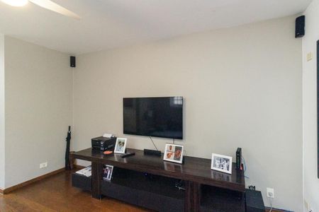Casa à venda com 350m², 3 quartos e 4 vagas Casa à venda com 350m², 3 quartos e 4 vagasSala de TV