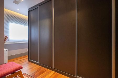 Apartamento à venda com 111m², 2 quartos e 2 vagas Apartamento à venda com 111m², 2 quartos e 2 vagasSuíte