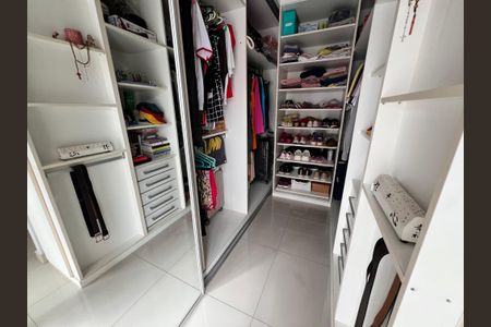 Casa de condomínio à venda com 173m², 7 quartos e 1 vaga Casa de condomínio à venda com 173m², 7 quartos e 1 vagaCloset Suíte 6