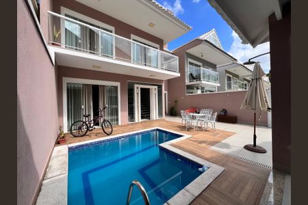 Casa de condomínio à venda com 173m², 7 quartos e 1 vaga Casa de condomínio à venda com 173m², 7 quartos e 1 vagaQuintal / Garagem / Área Gourmet / Piscina