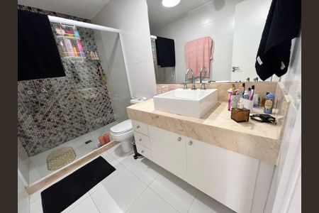 Casa de condomínio à venda com 173m², 7 quartos e 1 vaga Casa de condomínio à venda com 173m², 7 quartos e 1 vagaBanheiro Suíte 6