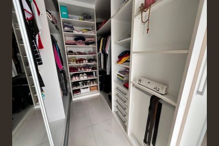 Casa de condomínio à venda com 173m², 7 quartos e 1 vaga Casa de condomínio à venda com 173m², 7 quartos e 1 vagaCloset Suíte 6