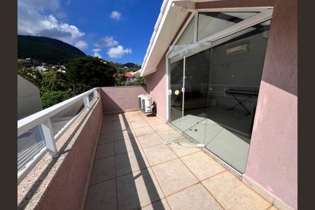 Casa de condomínio à venda com 173m², 7 quartos e 1 vaga Casa de condomínio à venda com 173m², 7 quartos e 1 vagaVaranda Suíte 01
