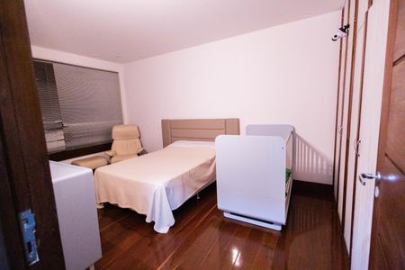 Casa à venda com 563m², 4 quartos e 5 vagasQuarto 2