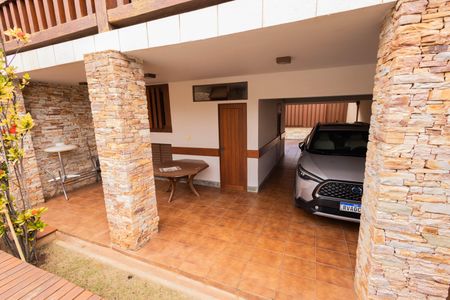 Casa à venda com 563m², 4 quartos e 5 vagasGaragem