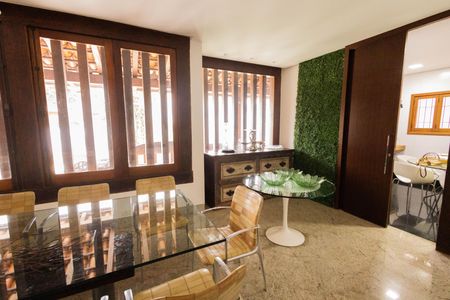 Casa à venda com 563m², 4 quartos e 5 vagasSala de Jantar