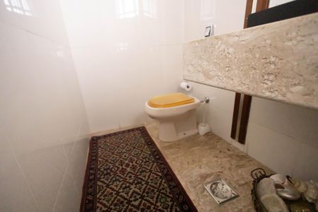 Casa à venda com 563m², 4 quartos e 5 vagasBanheiro Social