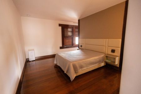 Casa à venda com 563m², 4 quartos e 5 vagasSuíte 1