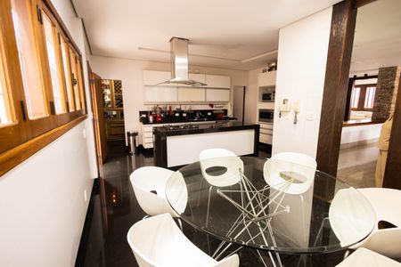 Casa à venda com 563m², 4 quartos e 5 vagasCozinha