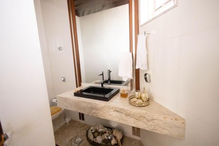 Casa à venda com 563m², 4 quartos e 5 vagasBanheiro Social