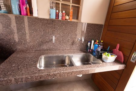 Casa à venda com 563m², 4 quartos e 5 vagasLavanderia