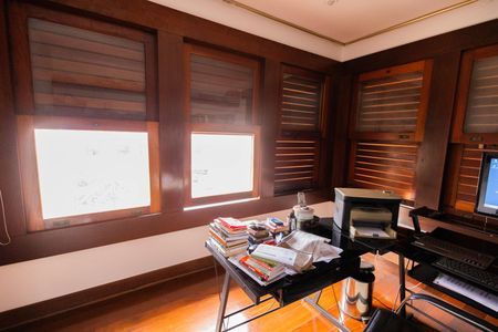 Casa à venda com 563m², 4 quartos e 5 vagasEscritório quarto 1