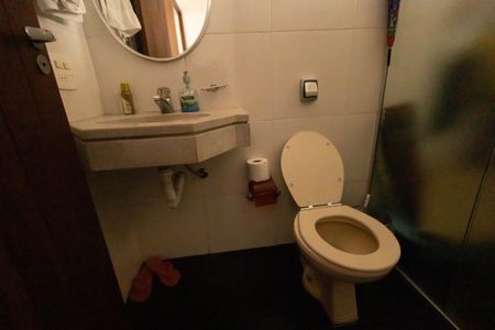 Casa à venda com 563m², 4 quartos e 5 vagasBanheiro de serviço