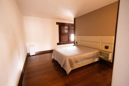 Casa à venda com 563m², 4 quartos e 5 vagasSuíte 1