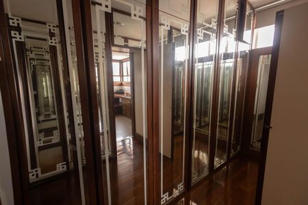 Casa à venda com 563m², 4 quartos e 5 vagasCloset da suíte 1