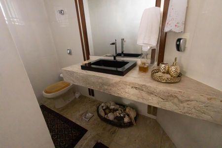 Casa à venda com 563m², 4 quartos e 5 vagasBanheiro Social