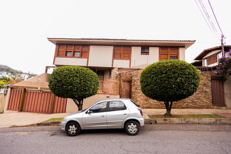 Casa à venda com 563m², 4 quartos e 5 vagasFachada