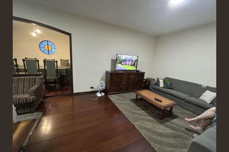 Casa à venda com 227m², 3 quartos e 4 vagas