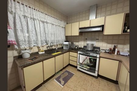 Casa à venda com 227m², 3 quartos e 4 vagas