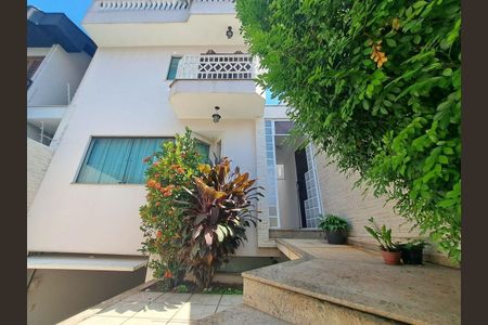 Casa à venda com 163m², 3 quartos e 4 vagas