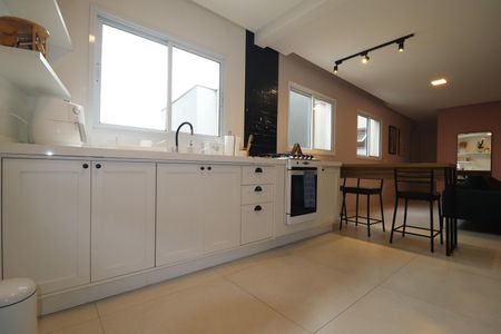 Apartamento à venda com 105m², 2 quartos e 2 vagasCozinha