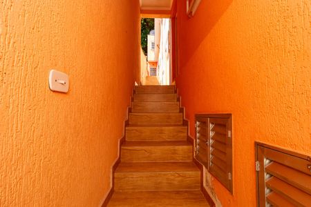 Casa à venda com 185m², 4 quartos e 1 vaga Casa à venda com 185m², 4 quartos e 1 vagaEscada Externa