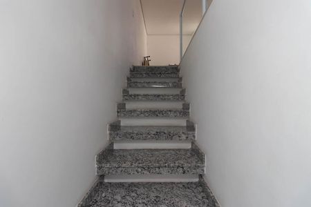 Casa de condomínio à venda com 99m², 3 quartos e 1 vaga Casa de condomínio à venda com 99m², 3 quartos e 1 vagaEscada