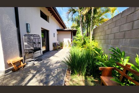 Casa de condomínio à venda com 500m², 4 quartos e 6 vagasQuintal da Sala