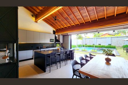 Casa de condomínio à venda com 500m², 4 quartos e 6 vagasCozinha e Sala de Jantar