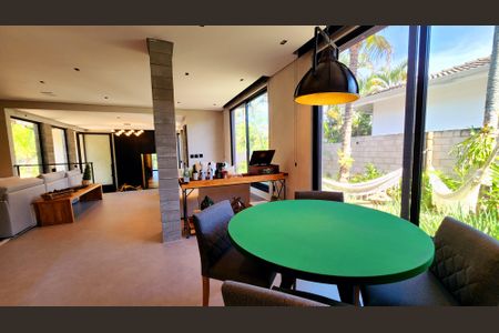 Casa de condomínio à venda com 500m², 4 quartos e 6 vagasSala