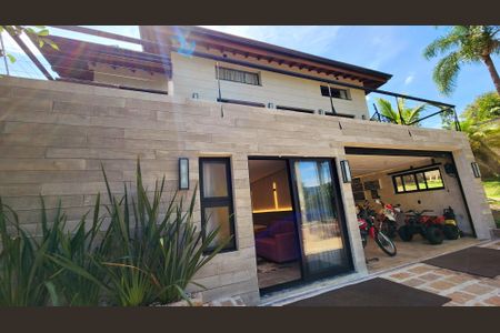 Casa de condomínio à venda com 500m², 4 quartos e 6 vagasFachada da casa