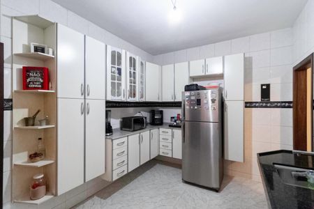 Casa à venda com 846m², 4 quartos e 3 vagas Casa à venda com 846m², 4 quartos e 3 vagasCozinha