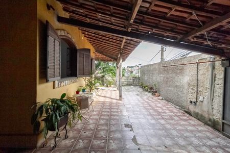 Casa à venda com 846m², 4 quartos e 3 vagas Casa à venda com 846m², 4 quartos e 3 vagasEntrada