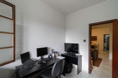 Casa à venda com 846m², 4 quartos e 3 vagas Casa à venda com 846m², 4 quartos e 3 vagasQuarto 3