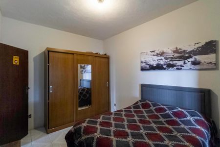 Casa à venda com 846m², 4 quartos e 3 vagas Casa à venda com 846m², 4 quartos e 3 vagasQuarto 2