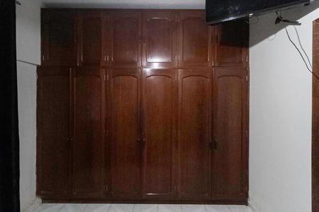 Casa à venda com 846m², 4 quartos e 3 vagas Casa à venda com 846m², 4 quartos e 3 vagasSuíte