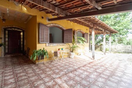 Casa à venda com 846m², 4 quartos e 3 vagas Casa à venda com 846m², 4 quartos e 3 vagasEntrada