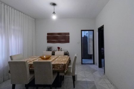 Casa à venda com 846m², 4 quartos e 3 vagas Casa à venda com 846m², 4 quartos e 3 vagasSala